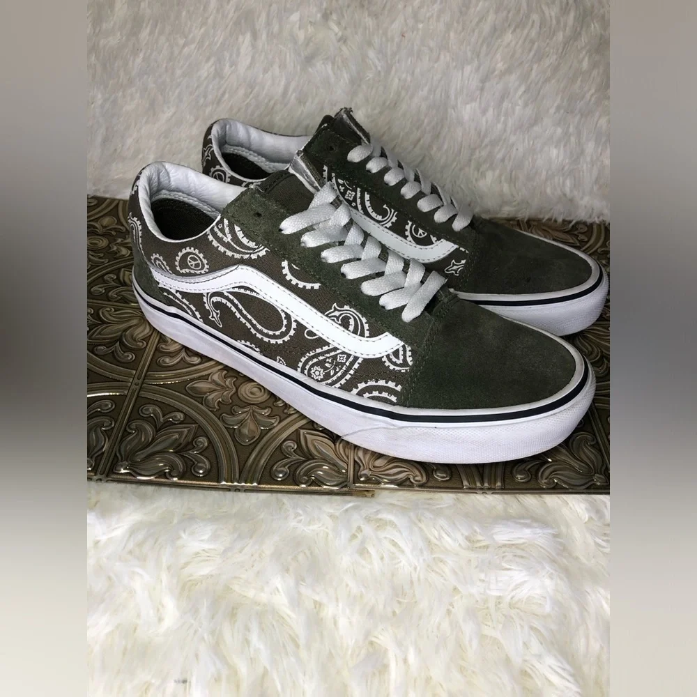 Vans Men's Green Paisley Sneakers size 7 Women’s 8.5